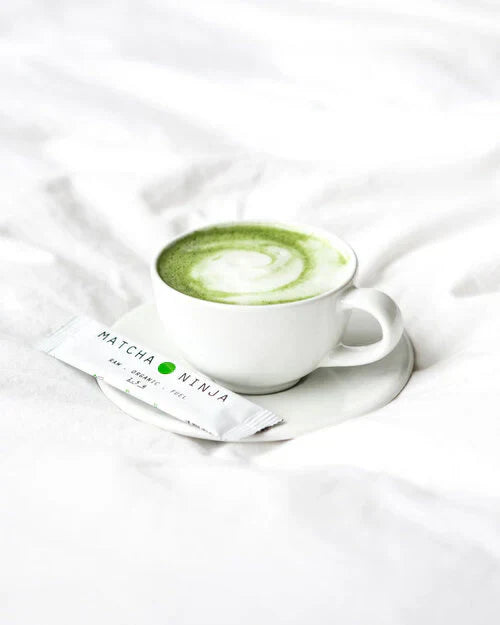 COS'È LA L-TEANINA E PERCHÉ GLI AMANTI DEL MATCHA NE SONO COSÌ AFFETTATI?